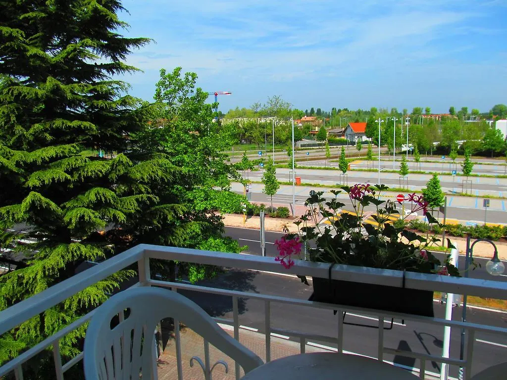 Hotel Villa Veneta Lido di Jesolo 0*,  Italia